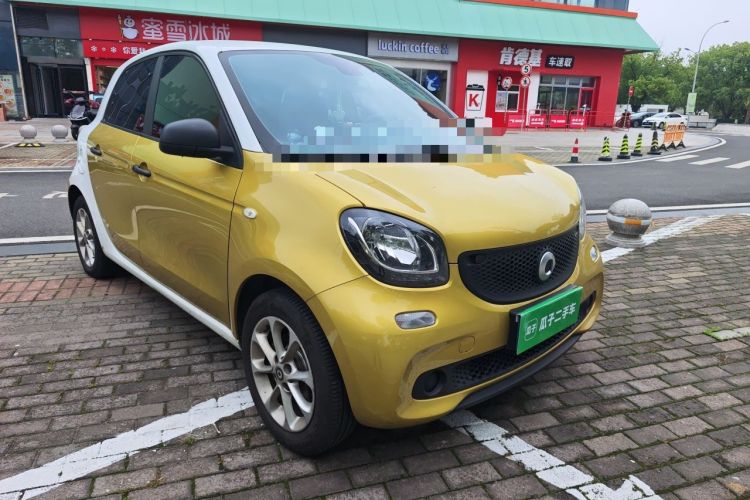Used smart forfour 2016 1.0L 52 kW Dynamic Edition Front Right 45 Deg