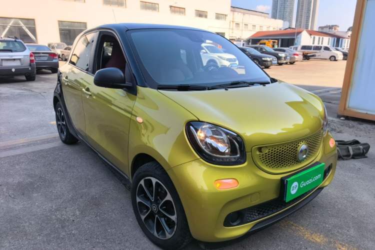 Used smart forfour 2016 1.0L 52 kW Passion Edition Front Right 45 Deg
