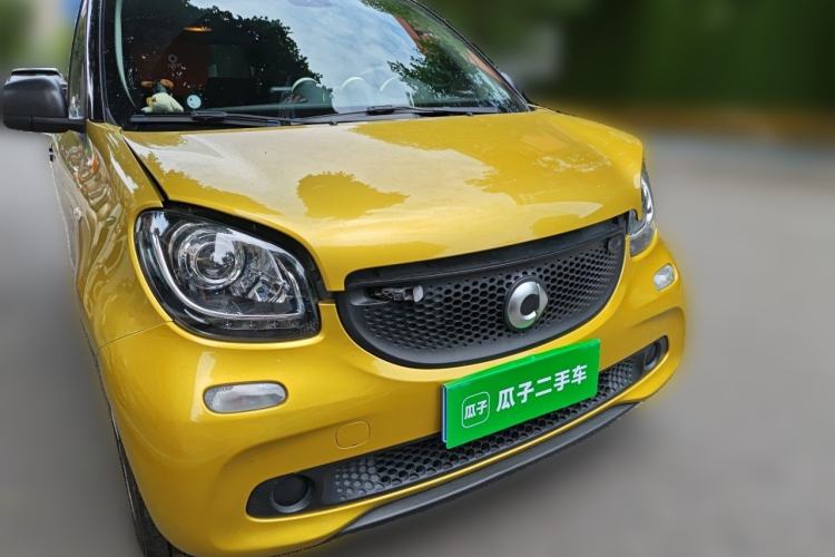 Used smart forfour 2016 1.0L 52 kW Dynamic Edition Front Right 45 Deg