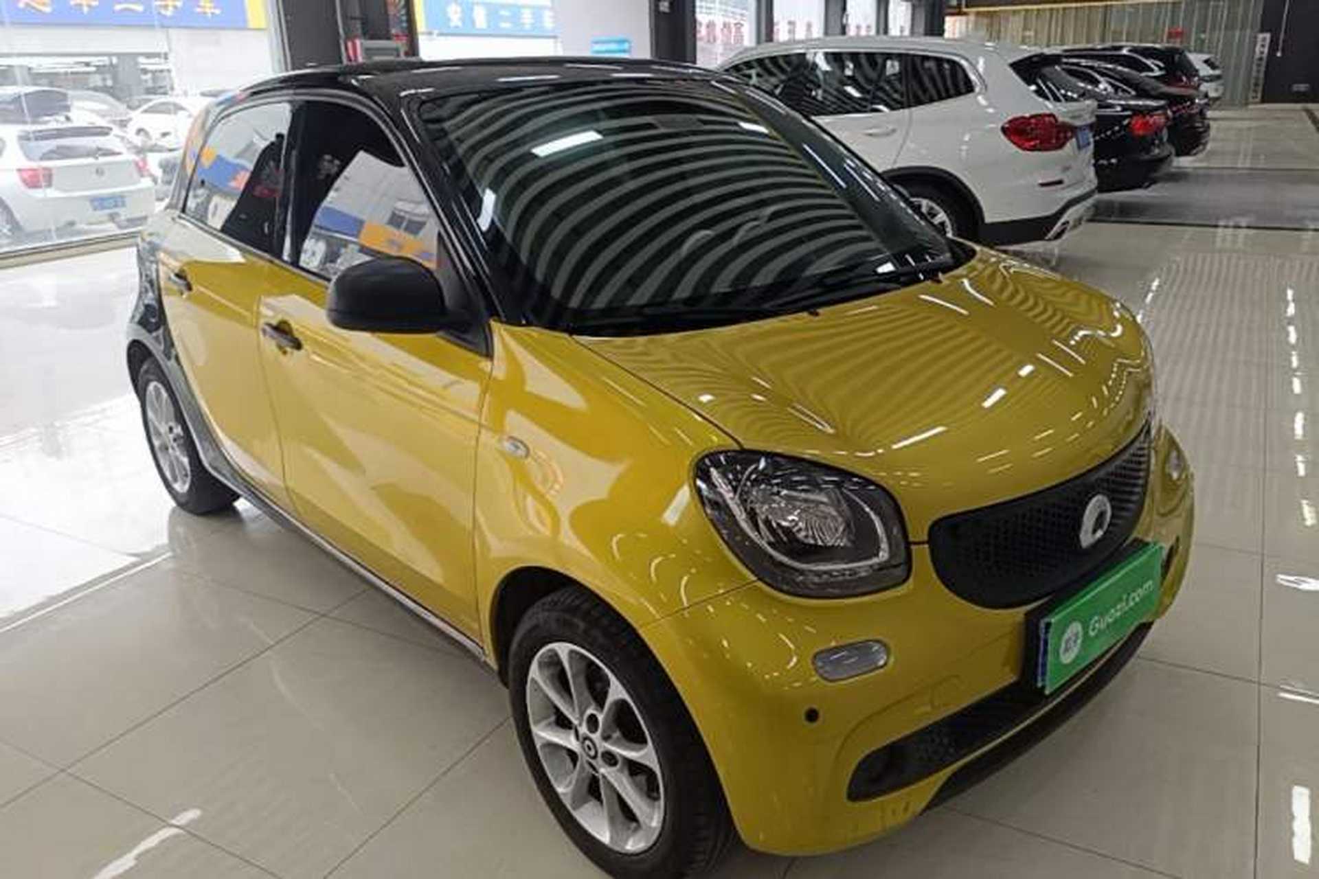 Used smart forfour 2016 1.0L 52 kW Dynamic Edition Front Right 45 Deg