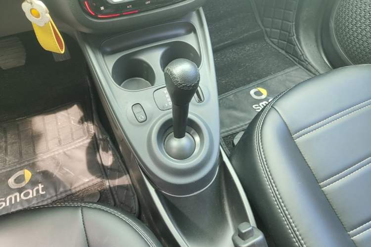 Used smart forfour 2016 1.0L 52 kW Dynamic Edition Gear Lever
