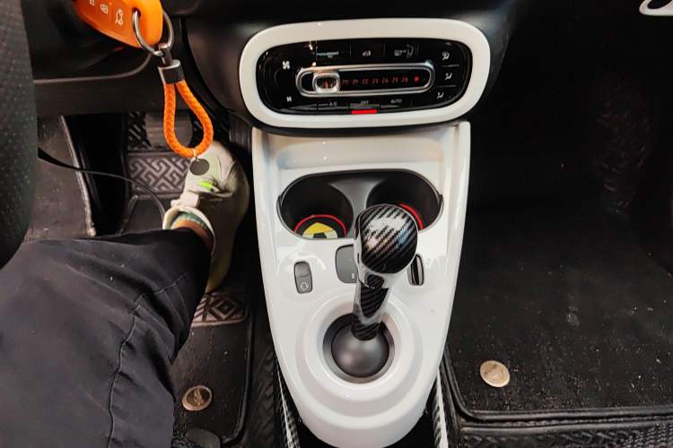 Used smart forfour 2016 1.0L 52 kW Dynamic Edition Gear Lever