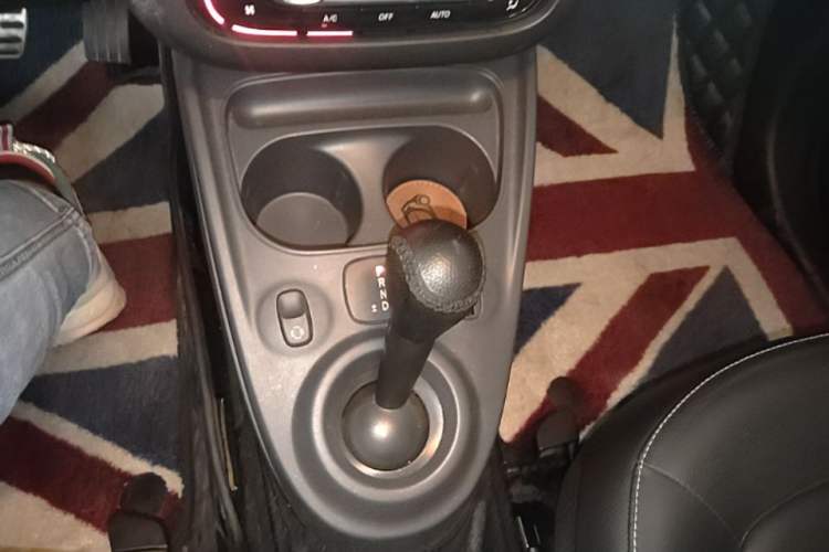 Used smart forfour 2016 0.9T 66 kW Pioneer Edition Gear Lever