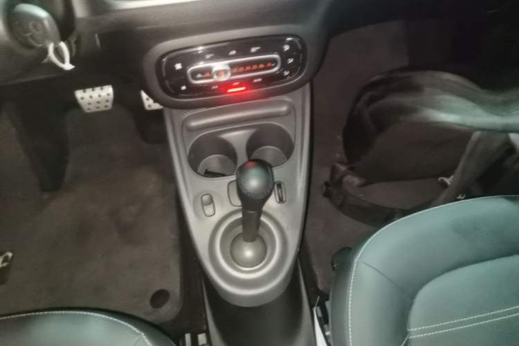 Used smart forfour 2016 0.9T 66 kW Special Edition Gear Lever