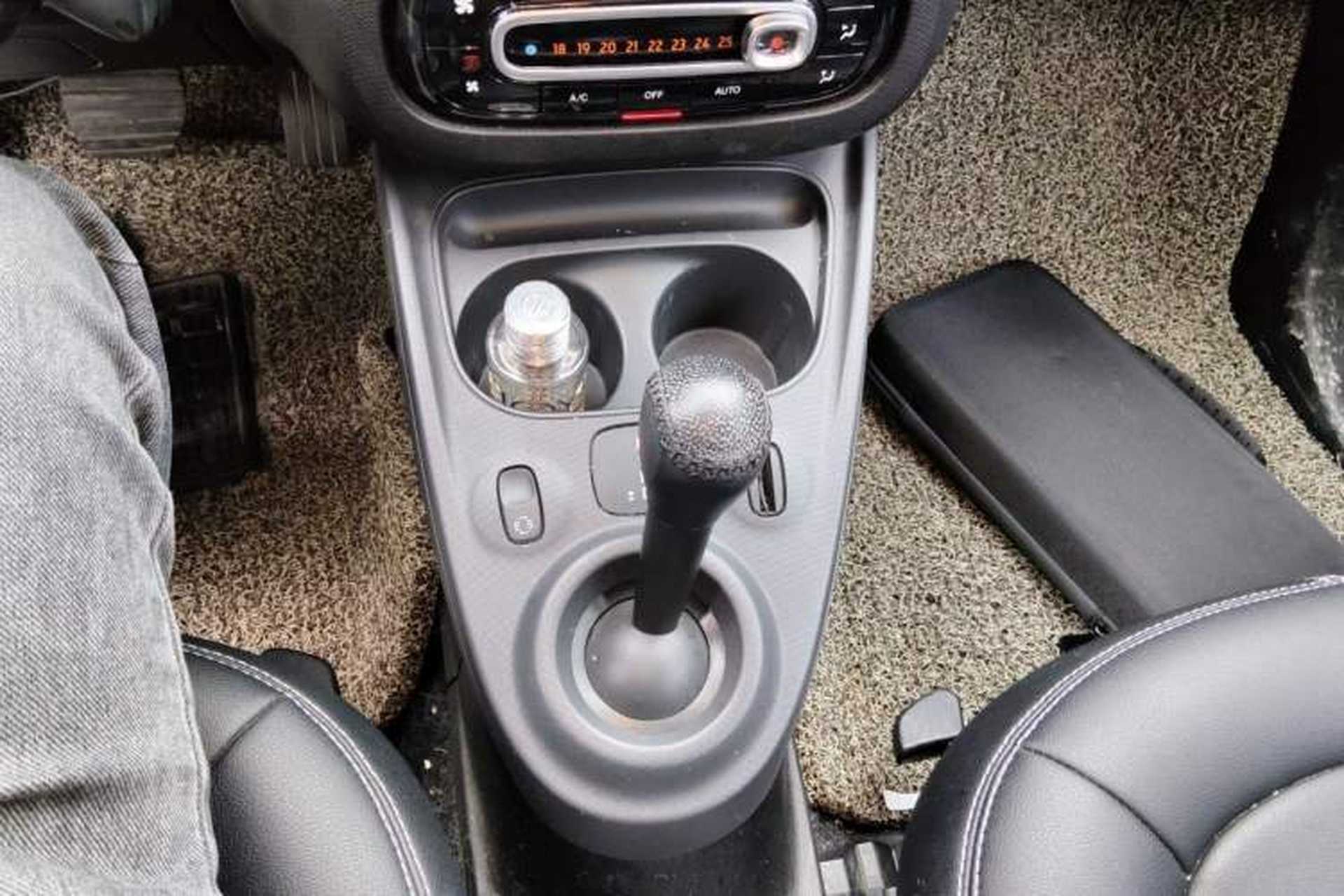 Used smart forfour 2016 1.0L 52 kW Passion Edition Gear Lever