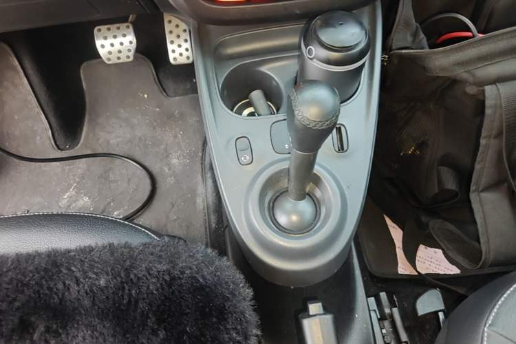 Used smart forfour 2016 0.9T 66 kW Pioneer Edition Gear Lever