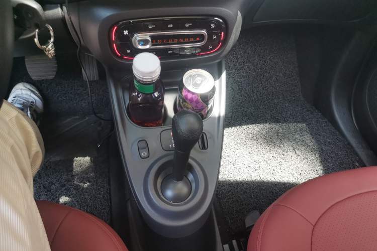 Used smart forfour 2016 1.0L 52 kW Passion Edition Gear Lever