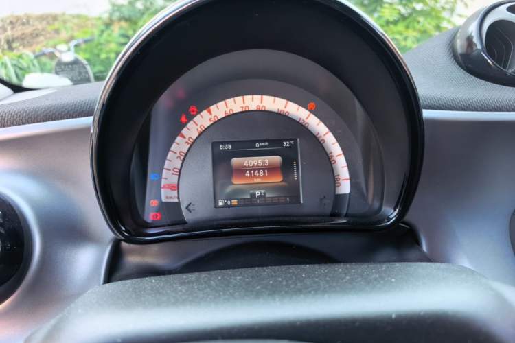 Used smart forfour 2016 1.0L 52 kW Passion Edition Instrument Cluster