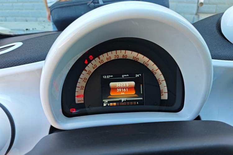 Used smart forfour 2016 1.0L 52 kW Passion Edition Instrument Cluster