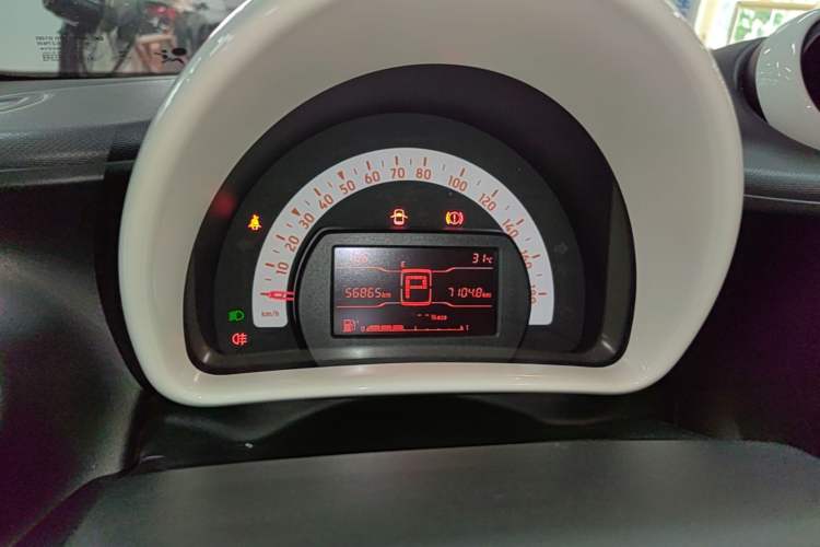 Used smart forfour 2016 1.0L 52 kW Dynamic Edition Instrument Cluster