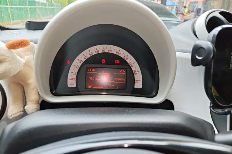 Used smart forfour 2016 1.0L 52 kW Dynamic Edition Instrument Cluster