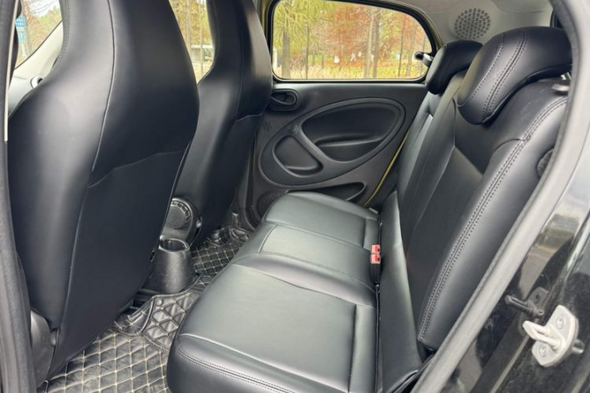 Used smart forfour 2016 1.0L 52 kW Dynamic Edition Interior 1