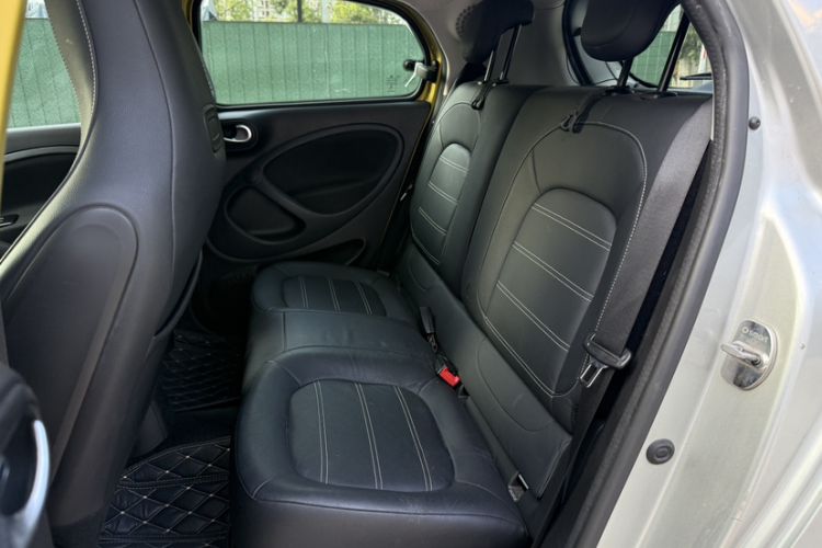 Used smart forfour 2016 0.9T 66 kW Pioneer Edition Interior 1