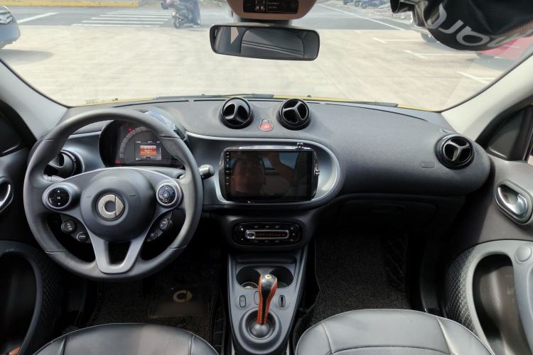 Used smart forfour 2016 1.0L 52 kW Passion Edition Interior 1
