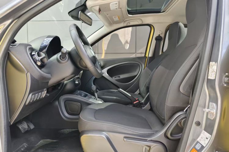 Used smart forfour 2016 1.0L 52 kW Passion Edition Interior 2