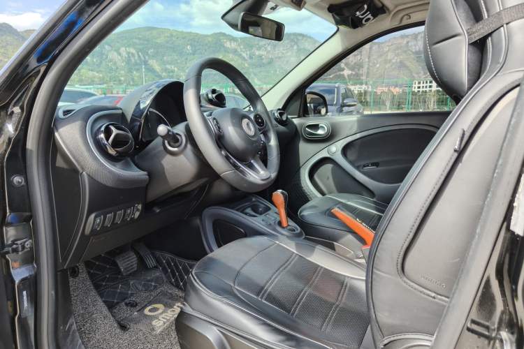 Used smart forfour 2016 1.0L 52 kW Passion Edition Interior 2