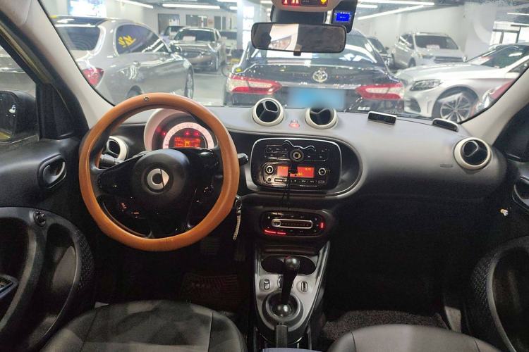 Used smart forfour 2016 1.0L 52 kW Dynamic Edition Interior 2