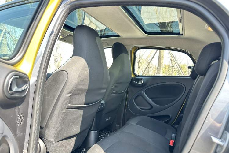 Used smart forfour 2016 1.0L 52 kW Passion Edition Interior 2