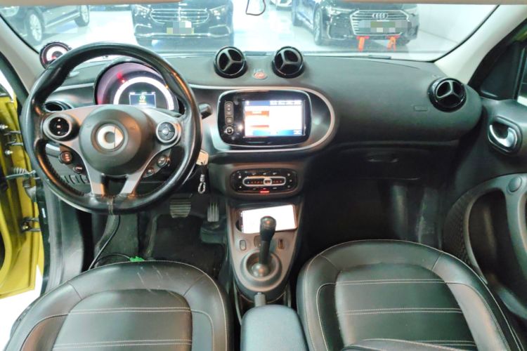 Used smart forfour 2016 0.9T 66 kW Pioneer Edition Interior 2
