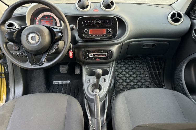 Used smart forfour 2016 1.0L 52 kW Dynamic Edition Interior 2