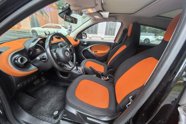 Used smart forfour 2016 1.0L 52 kW Passion Edition Interior 2