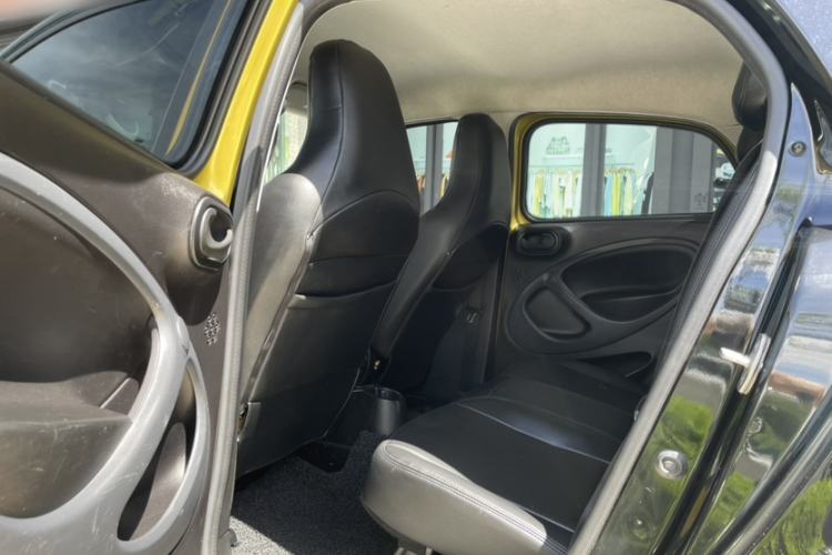 Used smart forfour 2016 1.0L 52 kW Dynamic Edition Interior 2