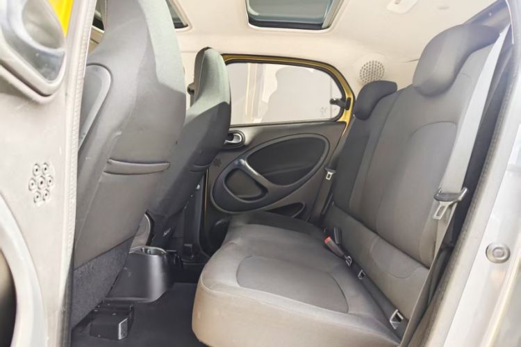 Used smart forfour 2016 1.0L 52 kW Passion Edition Interior 3