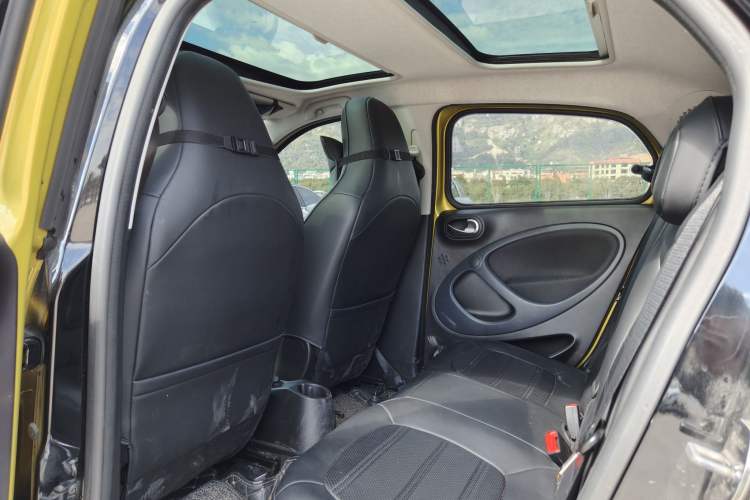 Used smart forfour 2016 1.0L 52 kW Passion Edition Interior 3