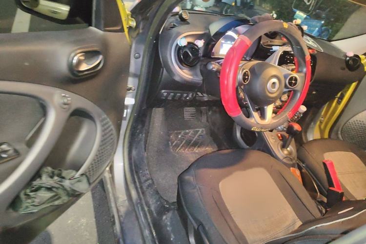 Used smart forfour 2016 1.0L 52 kW Passion Edition Interior 3