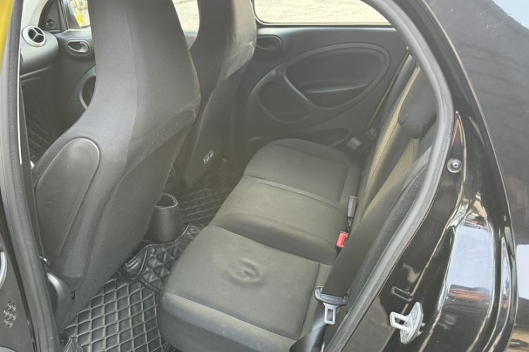 Used smart forfour 2016 1.0L 52 kW Dynamic Edition Interior 3