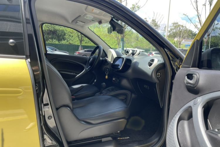 Used smart forfour 2016 1.0L 52 kW Dynamic Edition Interior 3