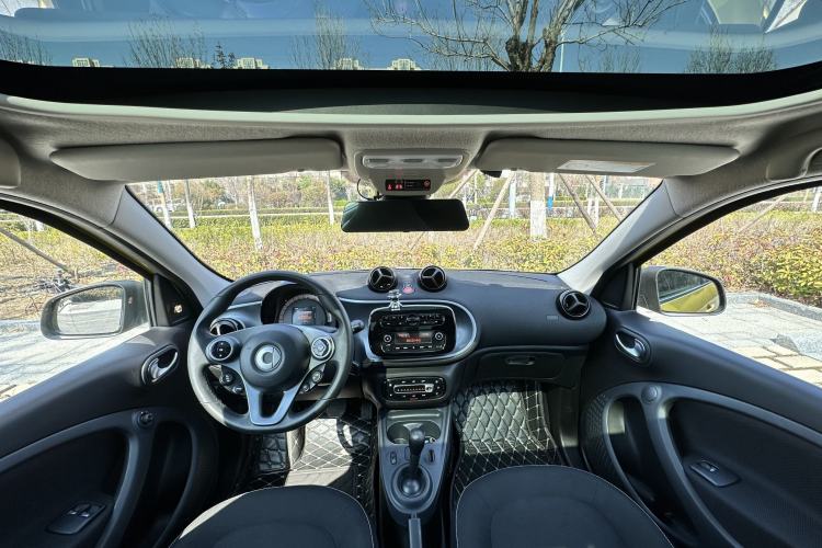 Used smart forfour 2016 1.0L 52 kW Passion Edition Interior 4