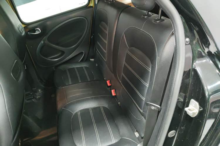 Used smart forfour 2016 0.9T 66 kW Pioneer Edition Interior 4