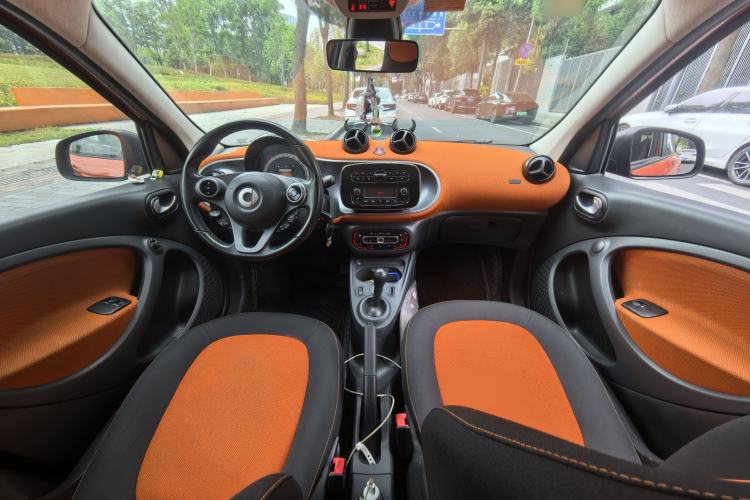 Used smart forfour 2016 1.0L 52 kW Passion Edition Interior 4