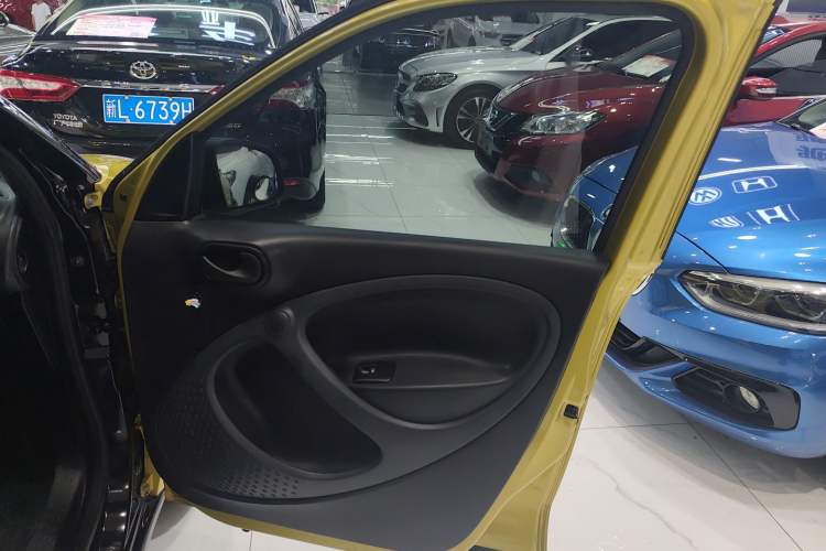 Used smart forfour 2016 1.0L 52 kW Dynamic Edition Interior 5