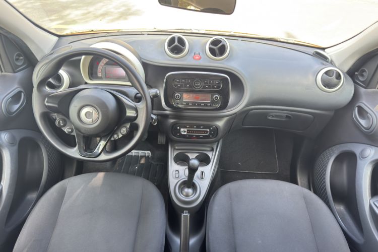 Used smart forfour 2016 1.0L 52 kW Dynamic Edition Interior 5