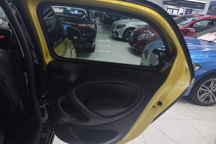 Used smart forfour 2016 1.0L 52 kW Dynamic Edition Interior 6