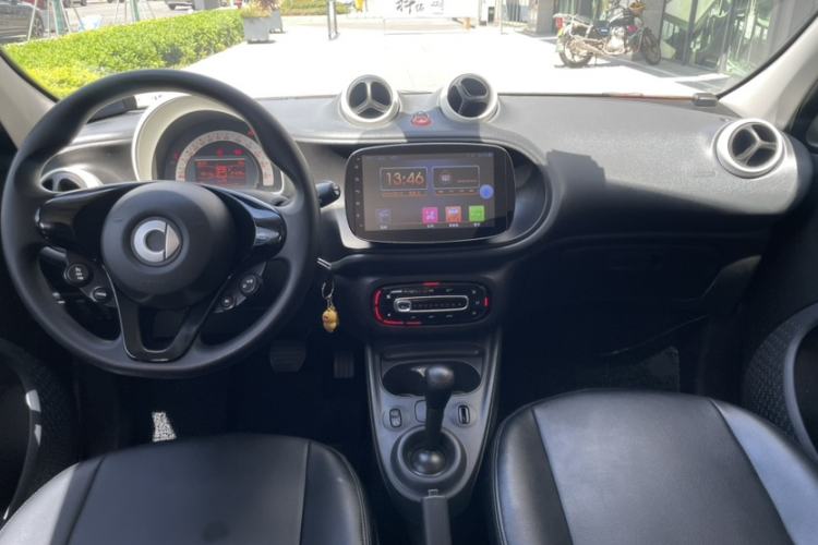 Used smart forfour 2016 1.0L 52 kW Dynamic Edition Interior 6