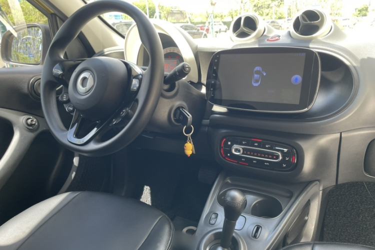 Used smart forfour 2016 1.0L 52 kW Dynamic Edition Interior 7