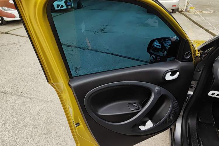Used smart forfour 2016 1.0L 52 kW Dynamic Edition Left Front Door Interior