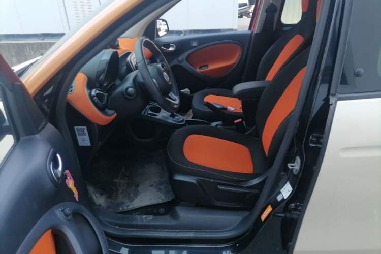 Used smart forfour 2016 1.0L 52 kW Passion Edition Left Front Seat