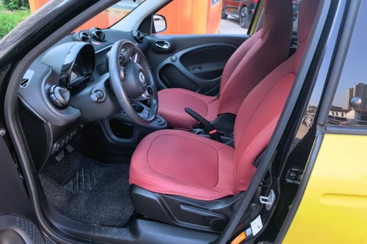 Used smart forfour 2016 1.0L 52 kW Passion Edition Left Front Seat