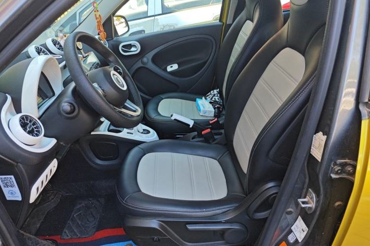 Used smart forfour 2016 1.0L 52 kW Passion Edition Left Front Seat