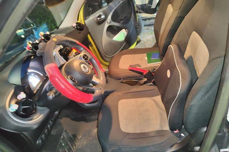Used smart forfour 2016 1.0L 52 kW Passion Edition Left Front Seat