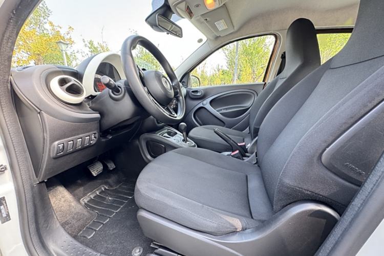 Used smart forfour 2016 1.0L 52 kW Dynamic Edition Left Front Seat