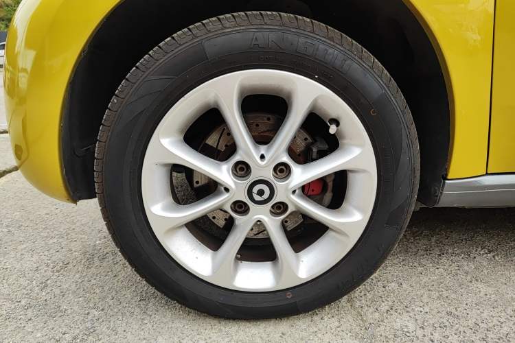 Used smart forfour 2016 1.0L 52 kW Dynamic Edition Left Front Wheel Hub