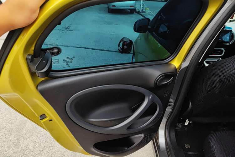 Used smart forfour 2016 1.0L 52 kW Dynamic Edition Left Rear Door Interior