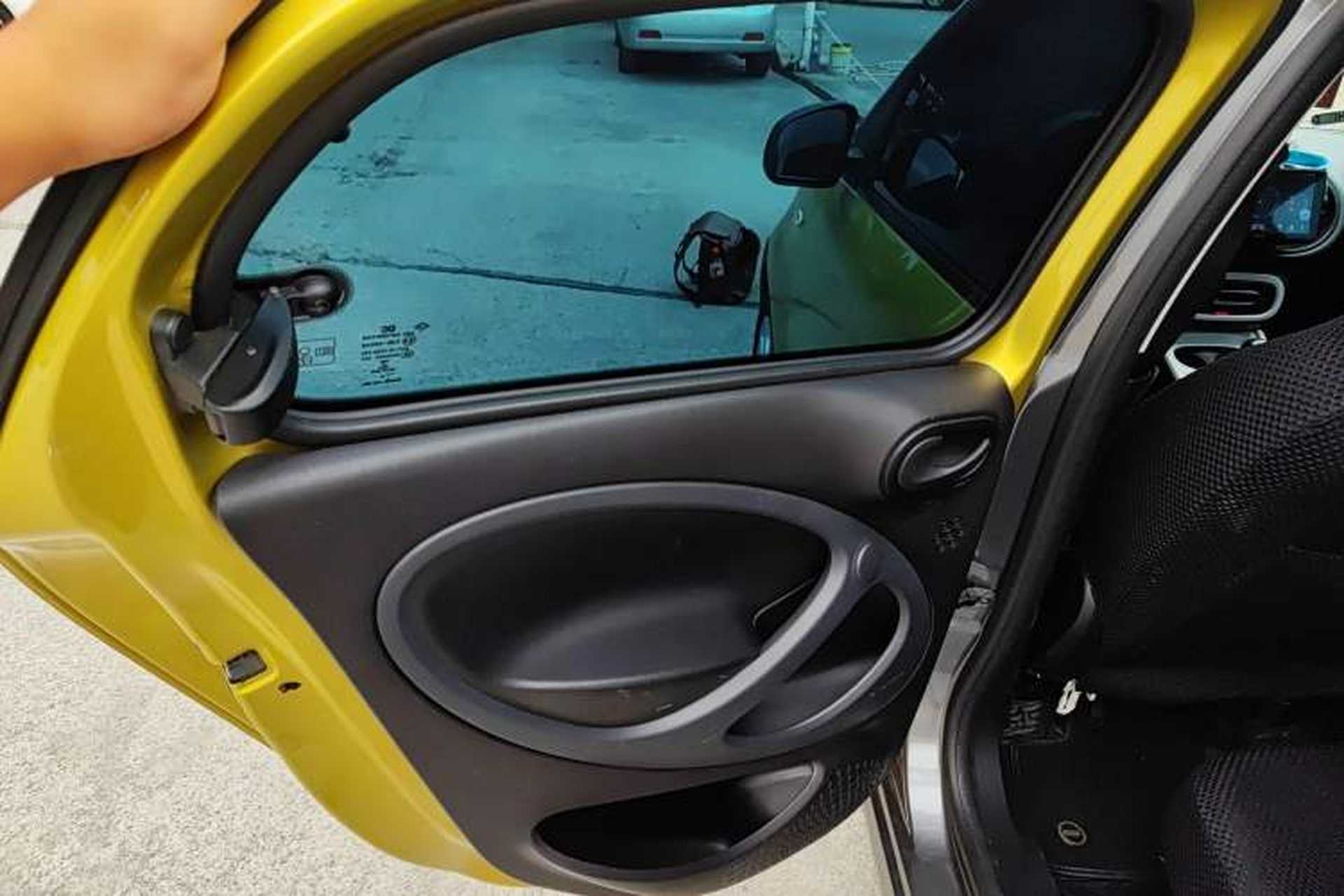 Used smart forfour 2016 1.0L 52 kW Dynamic Edition Left Rear Door Interior