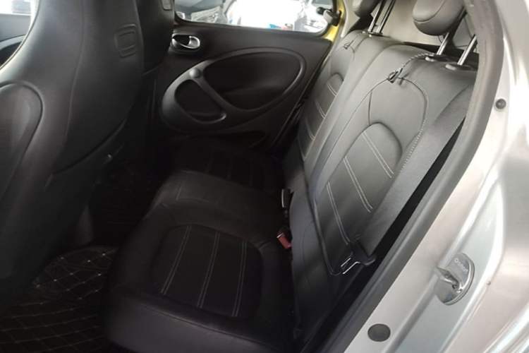 Used smart forfour 2016 0.9T 66 kW Pioneer Edition Left Rear Seat