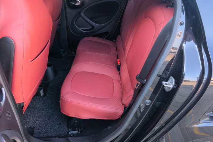 Used smart forfour 2016 1.0L 52 kW Passion Edition Left Rear Seat